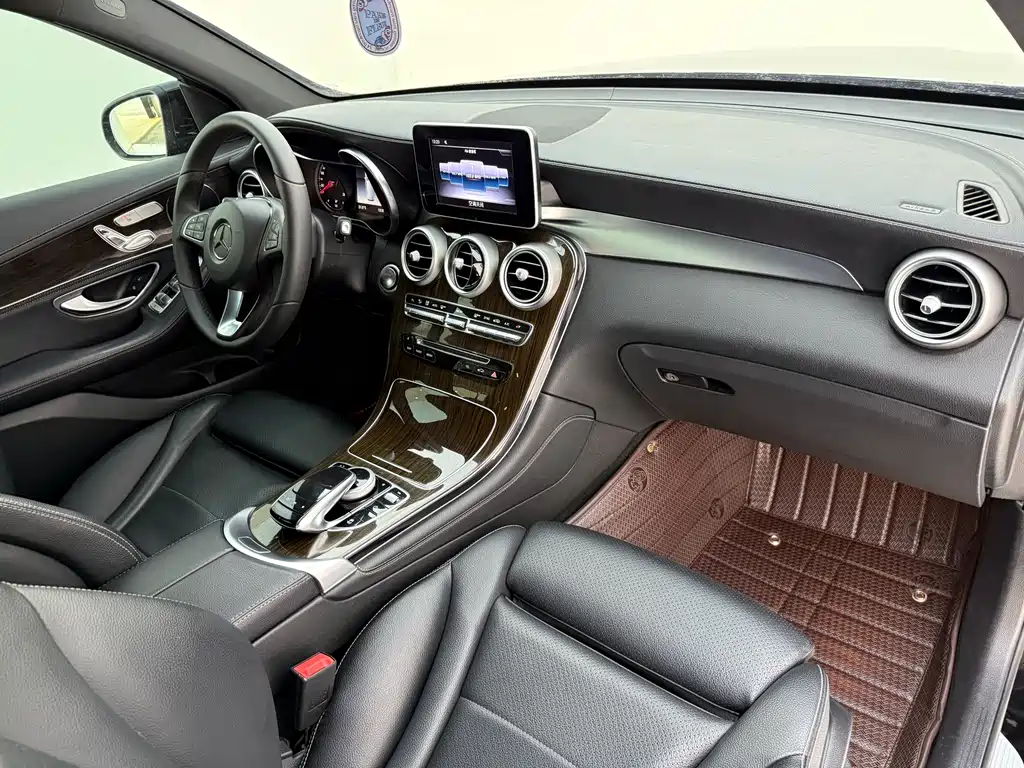 Mercedes-Benz GLC 2018 — фото 15