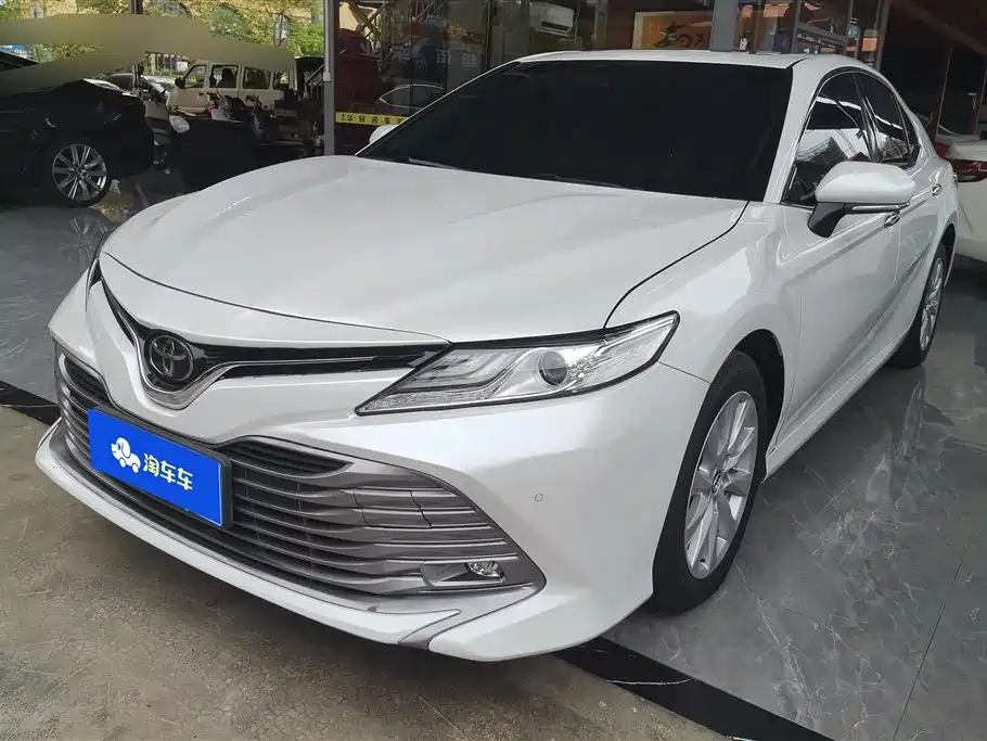 Toyota Camry 2021 — фото 1