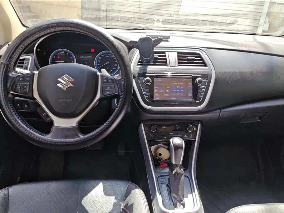 Suzuki S-Cross 2016 — фото 12