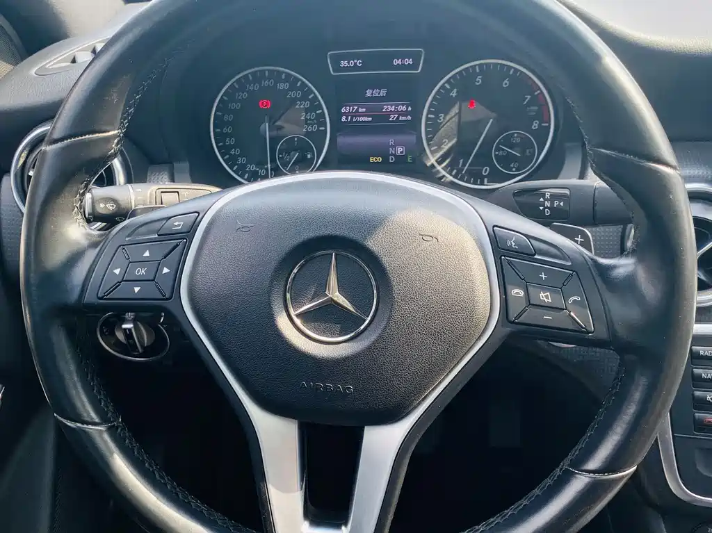 Mercedes-Benz A-Class 2015 — фото 17