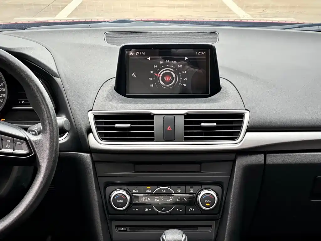 Mazda 3 Axela 2019 — фото 14