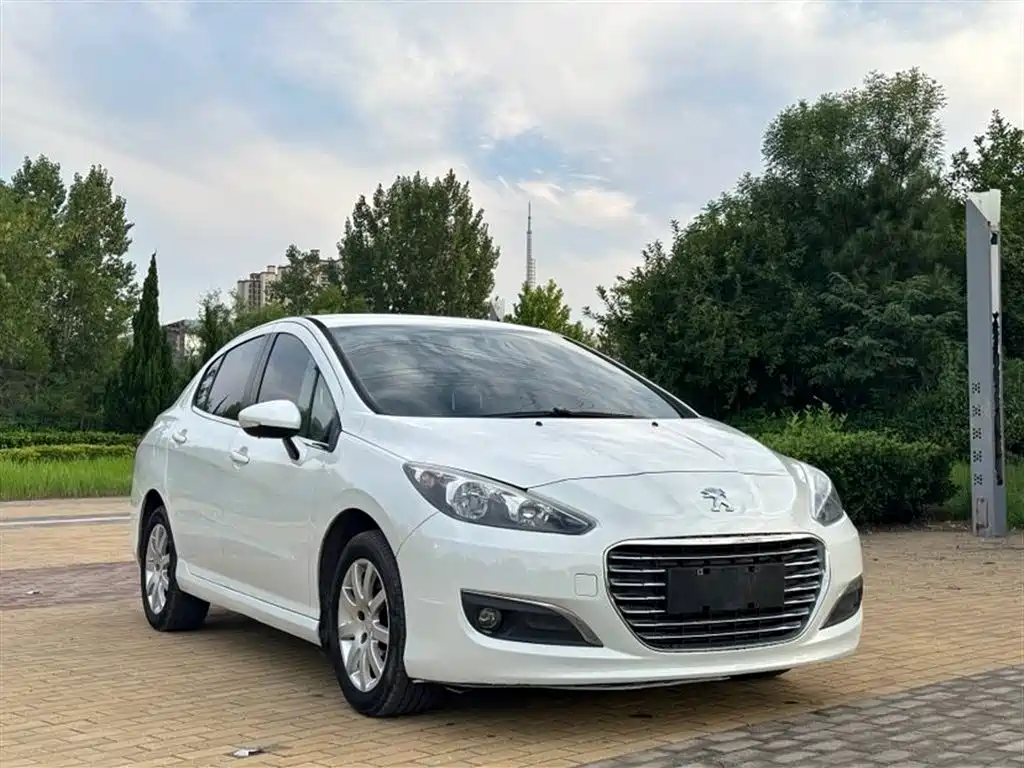 Peugeot 308 2015 — фото 3
