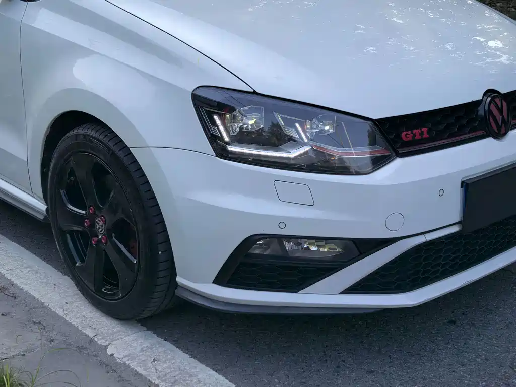 Volkswagen Polo 2015 — фото 16