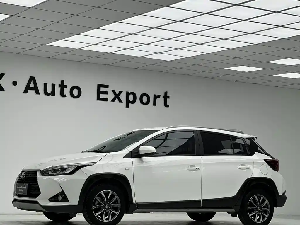 Toyota Yaris L 2023 — фото 10