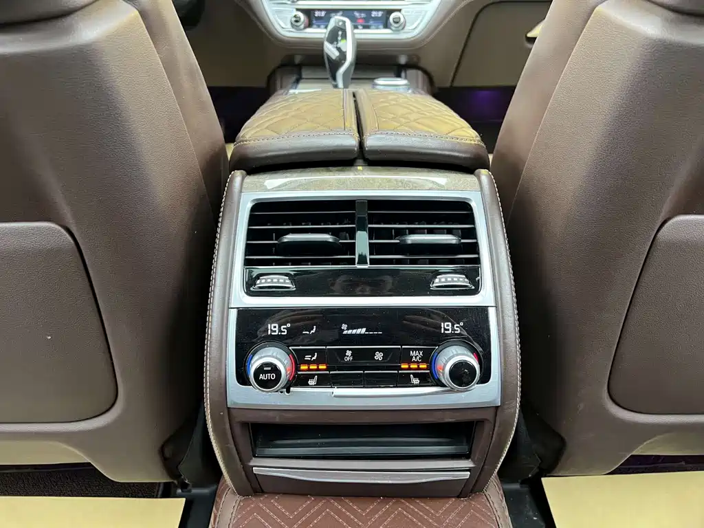 BMW 7 Series 2020 — фото 27