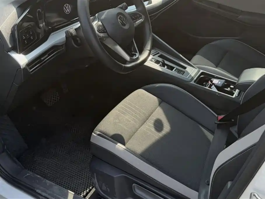 Volkswagen Golf 2024