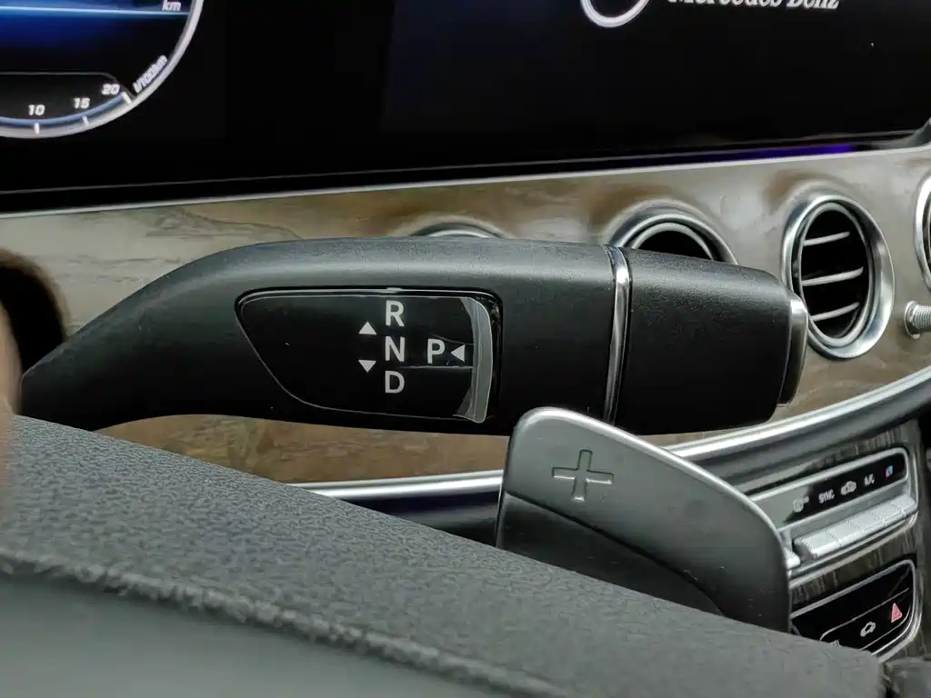 Mercedes-Benz E-Class 2017 — фото 13