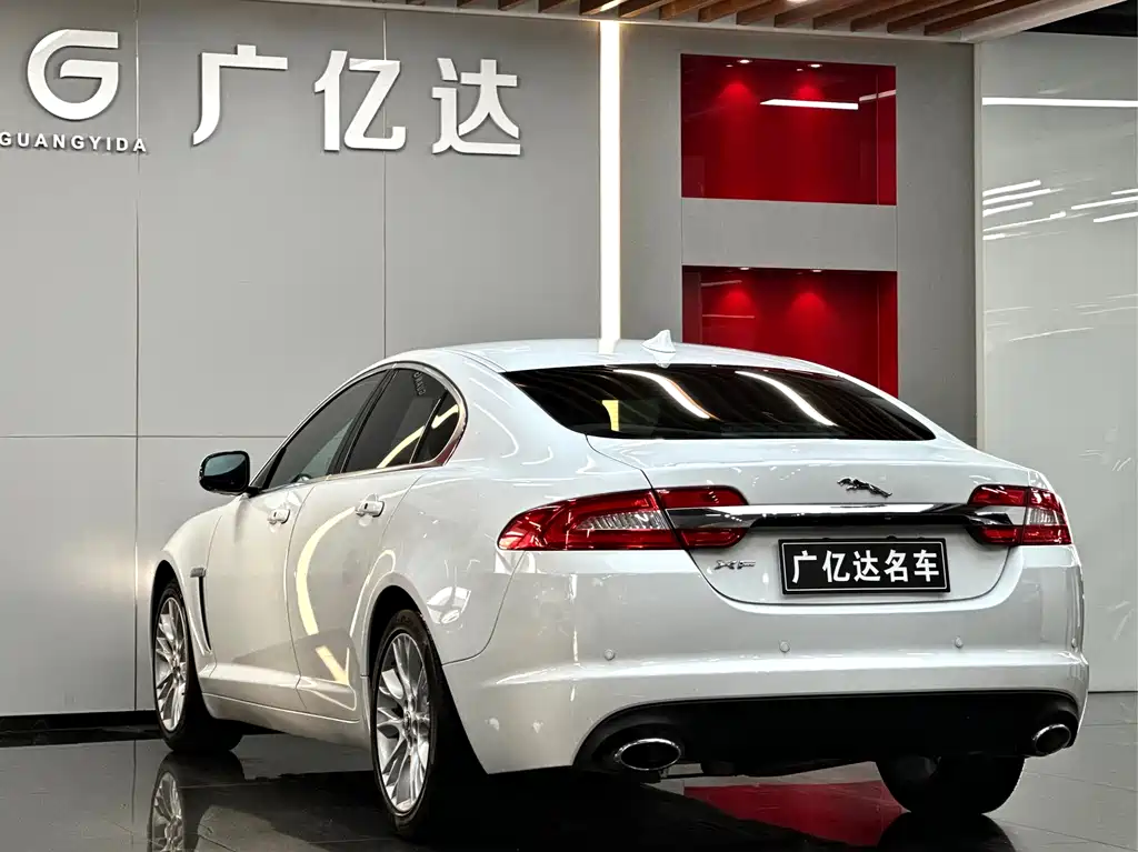 Jaguar XF 2013 — фото 18