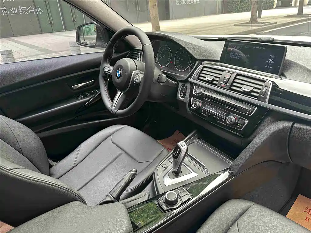BMW 3 Series 2017 — фото 20