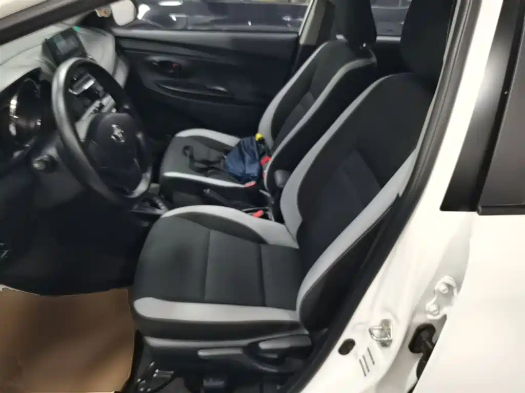 Toyota Yaris L 2021 — фото 15