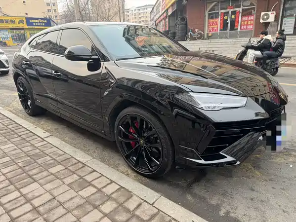 Lamborghini Urus 2024