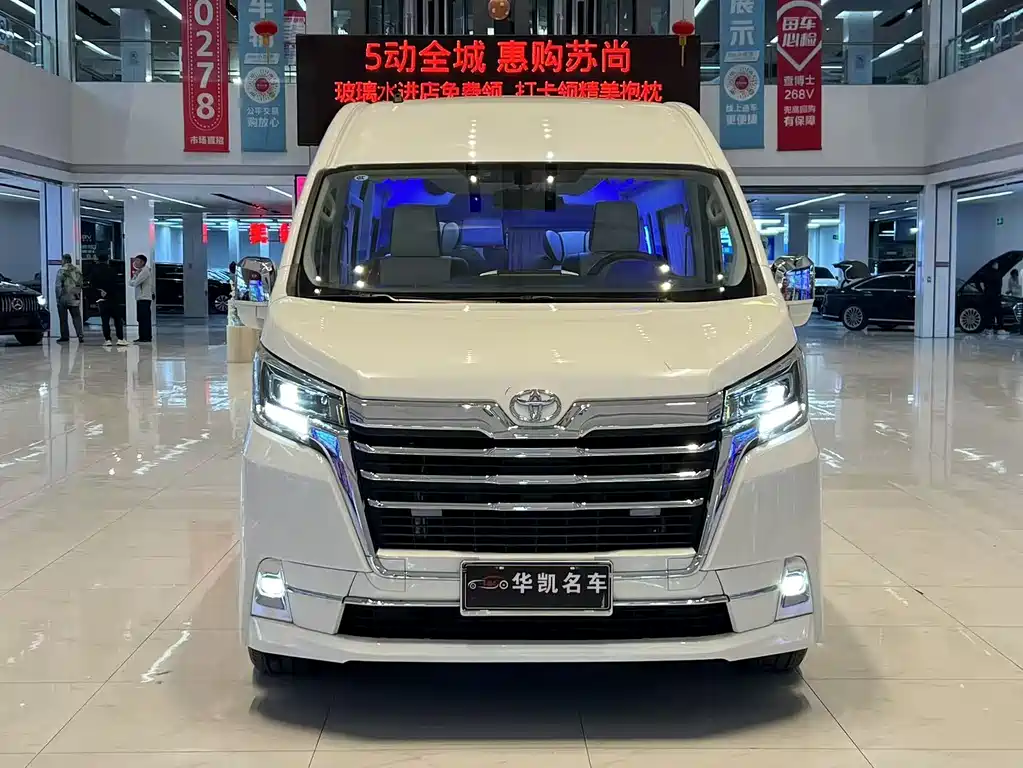Toyota Hiace 2021 — фото 2