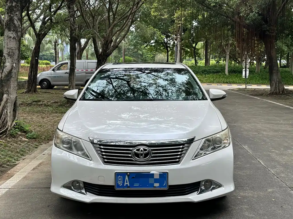Toyota Camry 2014 — фото 2