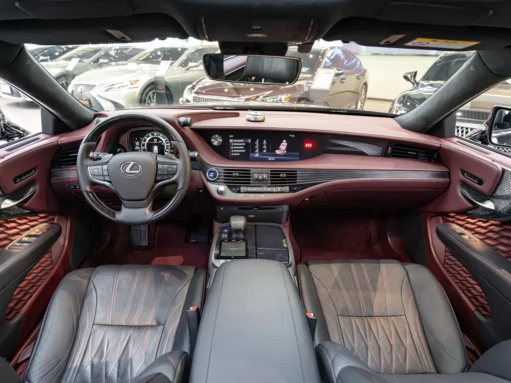 Lexus LS 2018 — фото 13