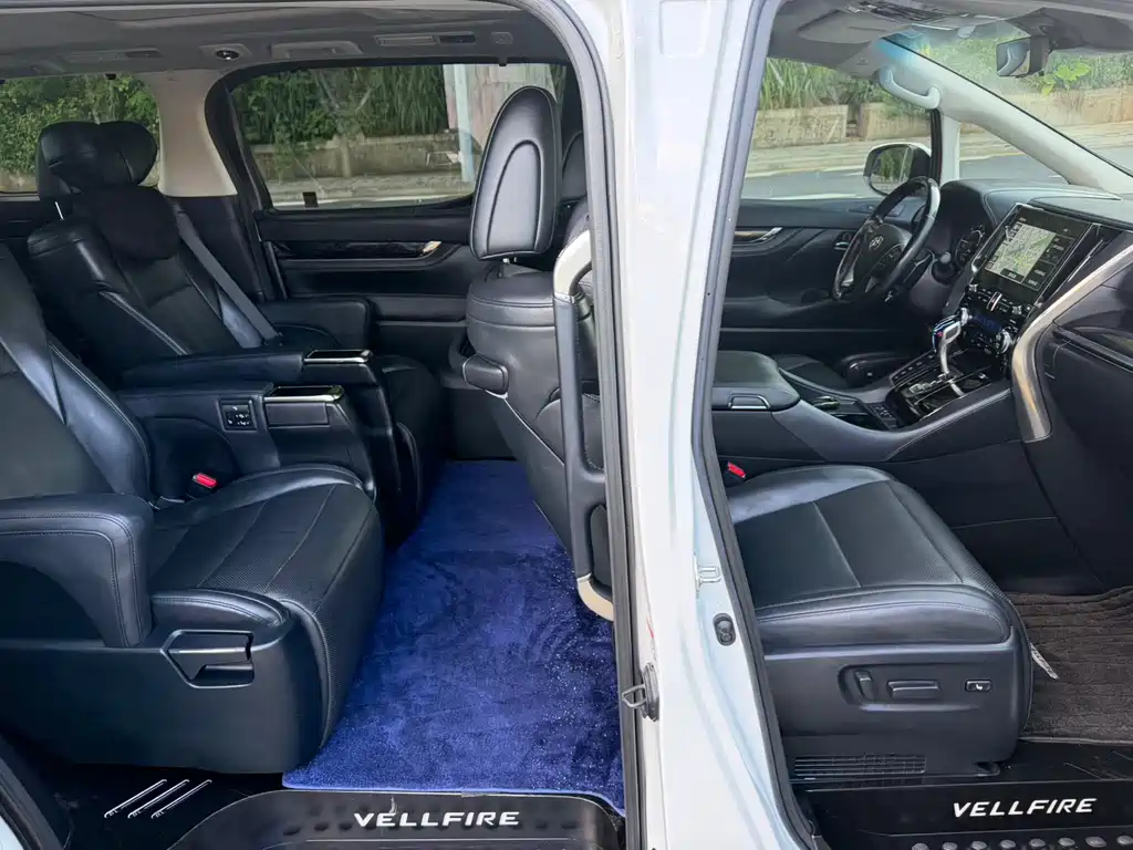 Toyota Vellfire 2023 — фото 8
