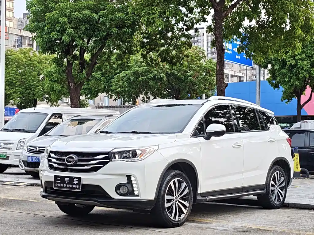 GAC Trumpchi GS4 2017 — фото 1