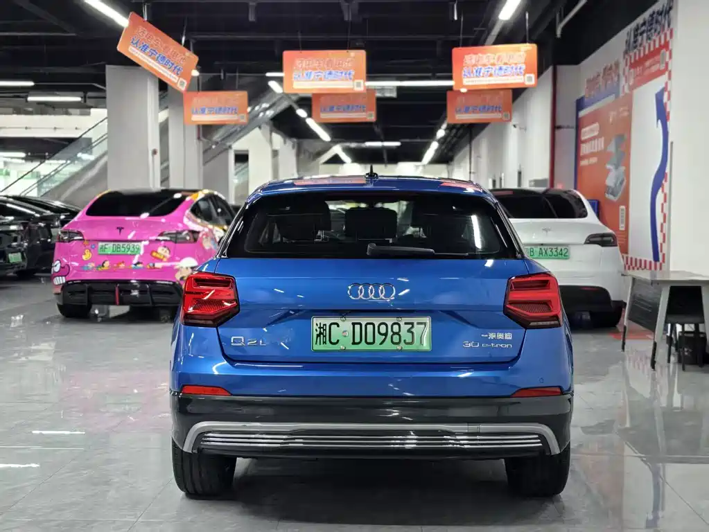 Audi Q2L E-Tron 2020 — фото 10