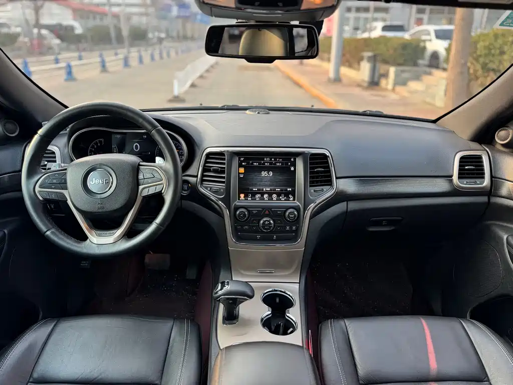 Jeep Grand Cherokee 2013 — фото 11