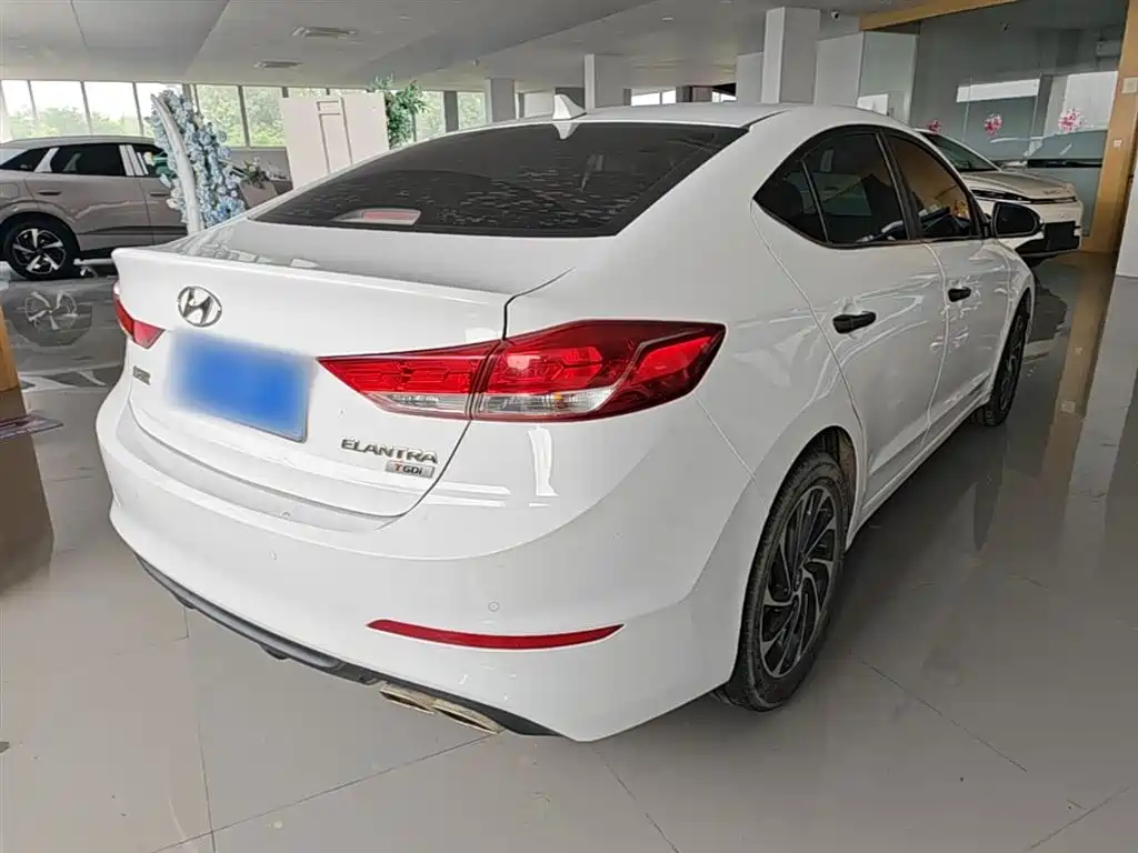 Hyundai Elantra 2020 — фото 7