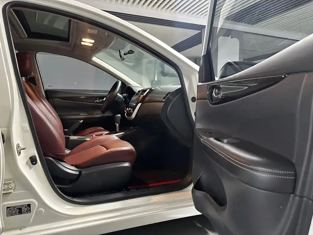 Nissan Tiida 2017 — фото 19