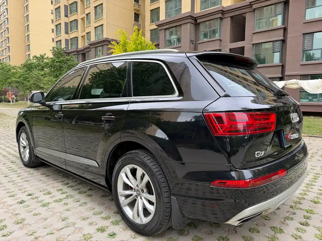 Audi Q7 2018 — фото 9