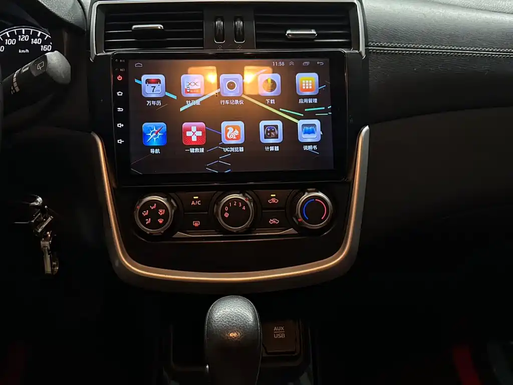 Nissan Tiida 2017 — фото 12