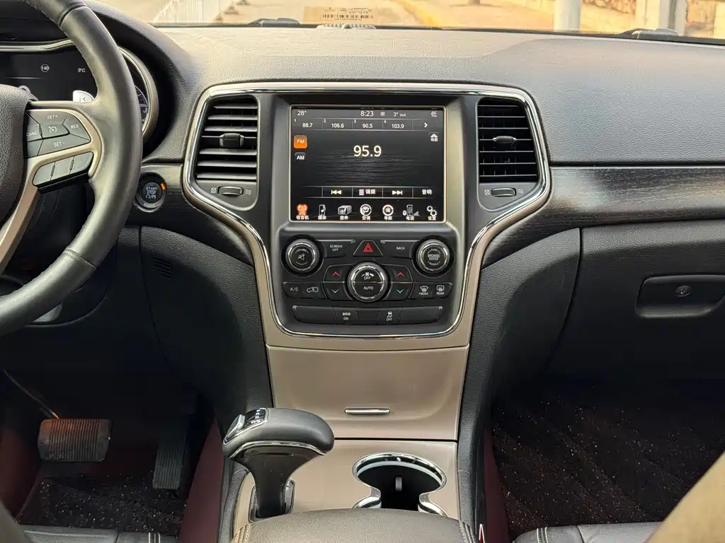 Jeep Grand Cherokee 2013 — фото 13