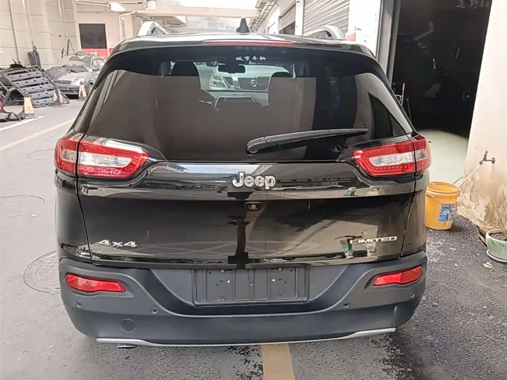 Jeep Cherokee 2015 — фото 6
