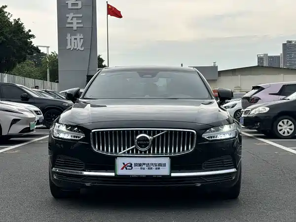 Volvo S90 Plug-In Hybrid 2024