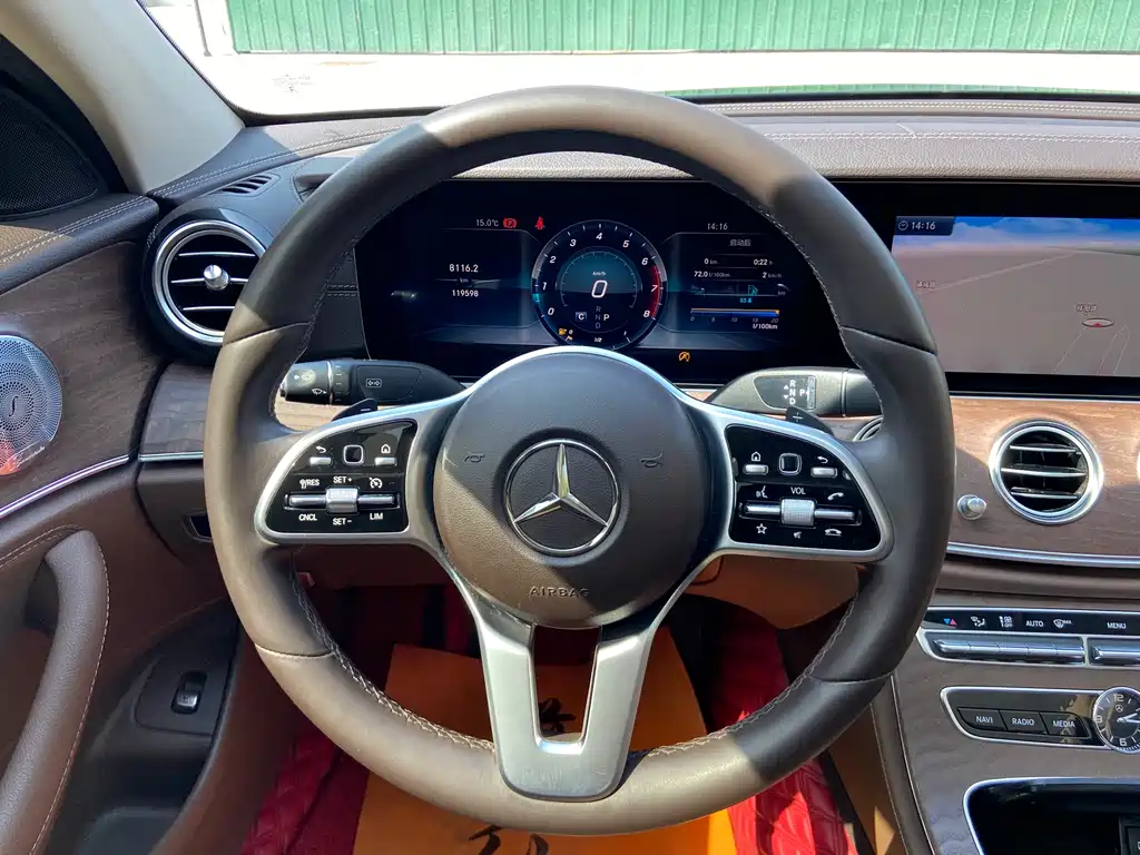 Mercedes-Benz E-Class 2019 — фото 12