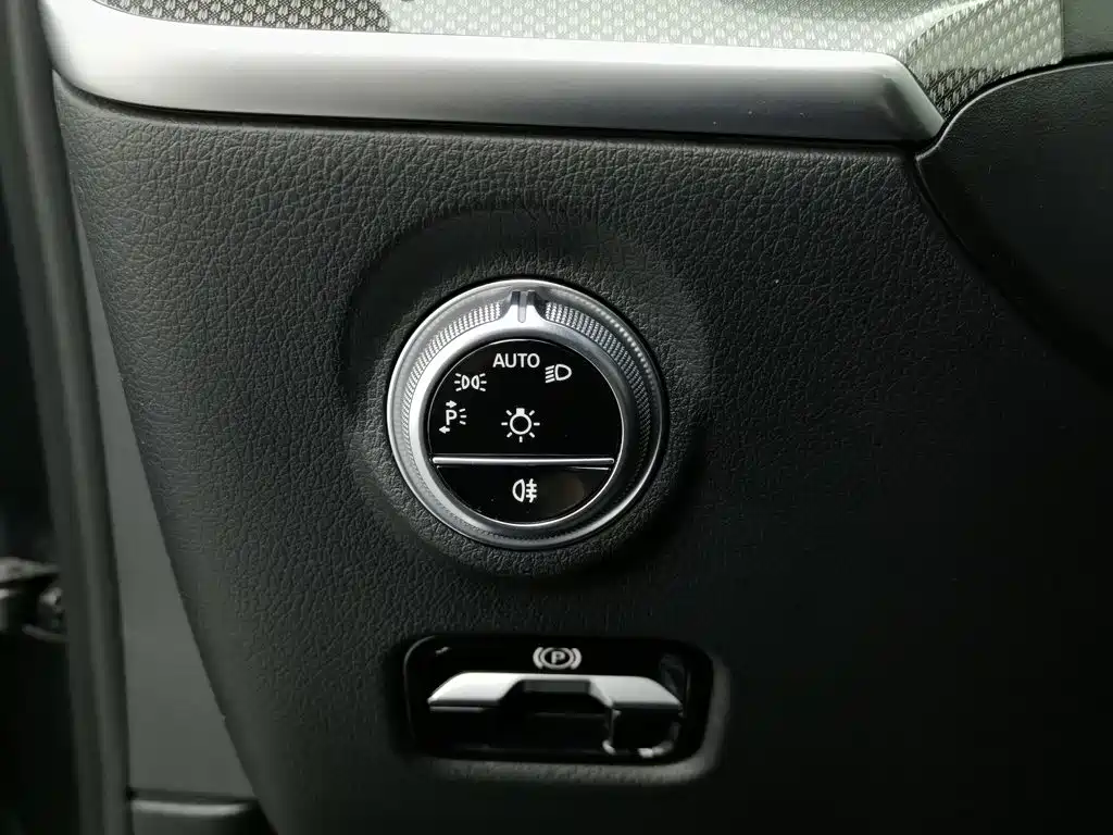 Mercedes-Benz C-Class 2023 — фото 21