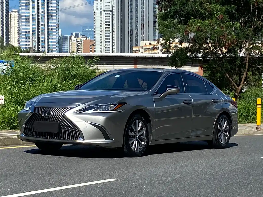 Lexus ES 2021 — фото 1