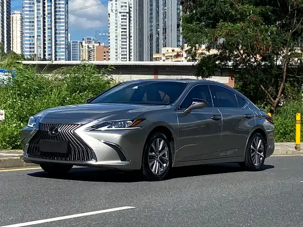 Lexus ES 2021