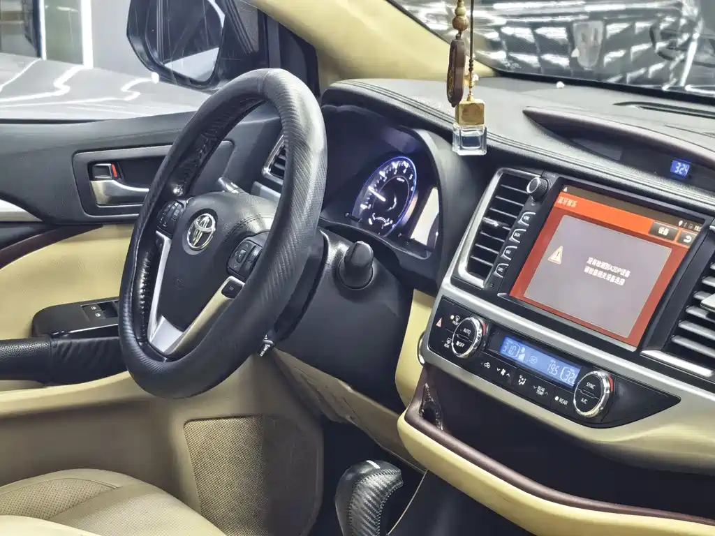 Toyota Highlander 2016 — фото 10