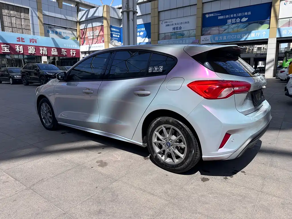Ford Focus 2021 — фото 10