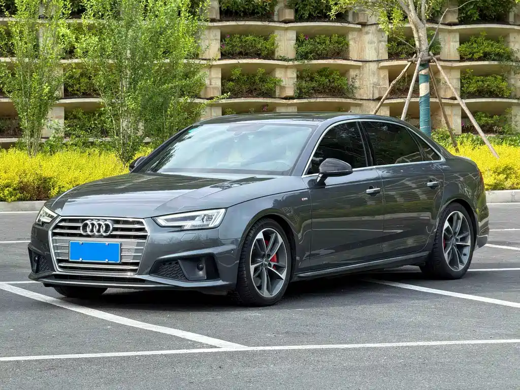 Audi A4L 2019 — фото 1