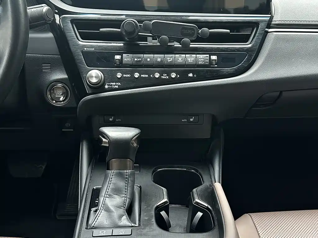 Lexus ES 2024 — фото 12