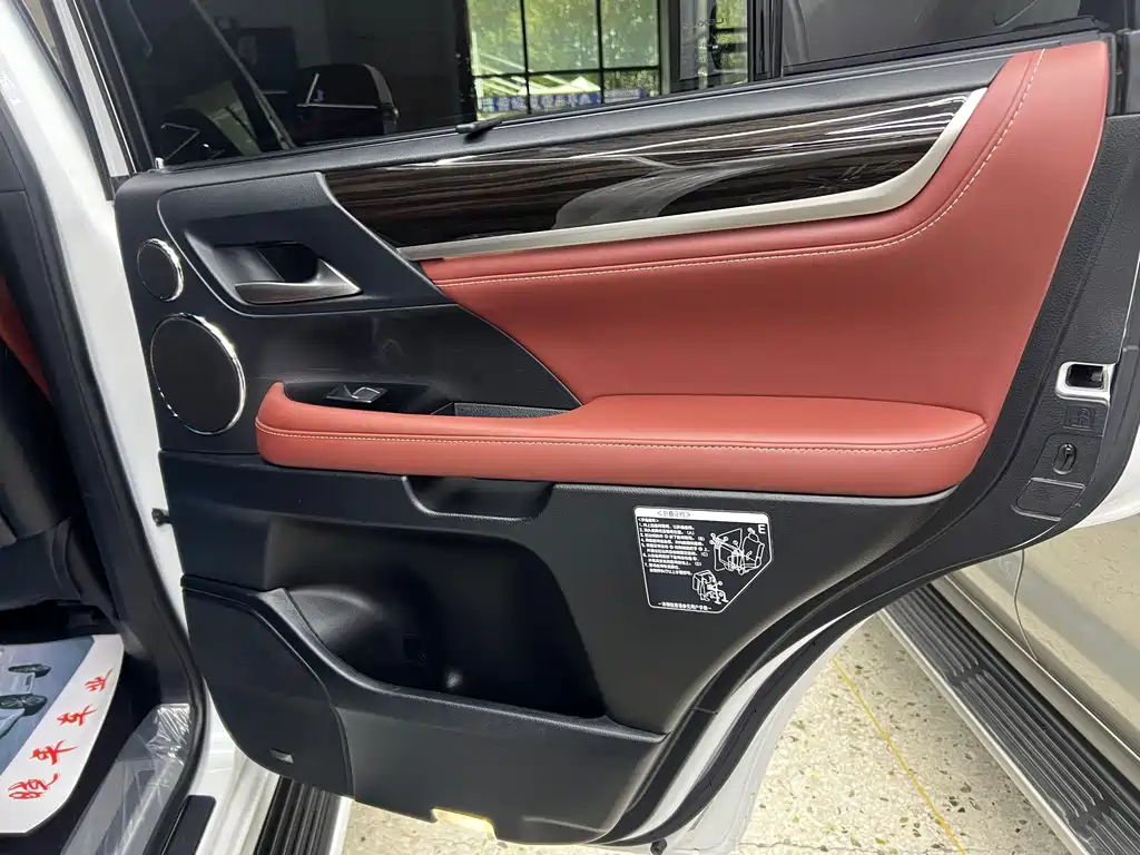 Lexus LX 2020 — фото 25