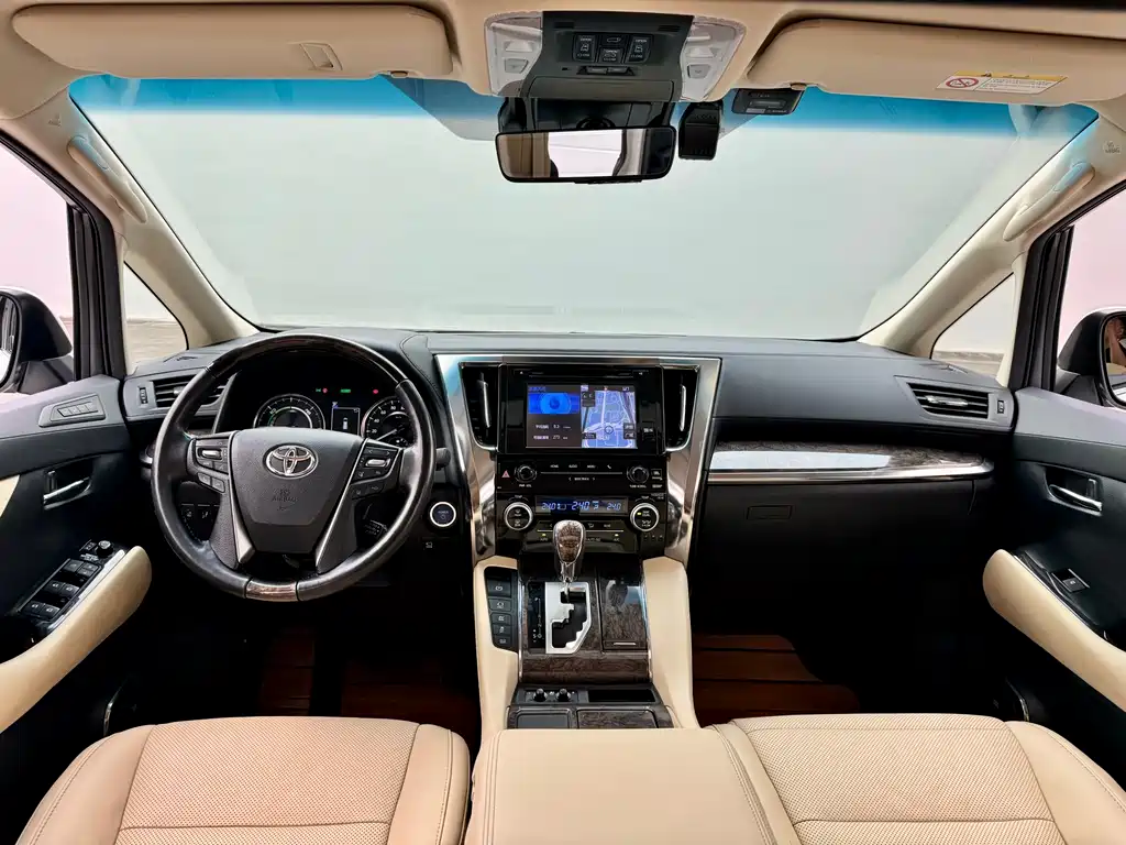 Toyota Alphard 2020 — фото 11