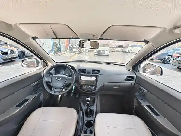 Wuling Hongguang 2015