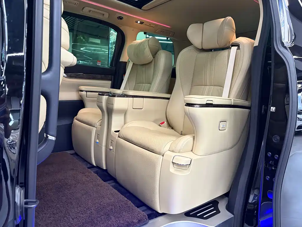 Toyota Alphard 2023 — фото 8