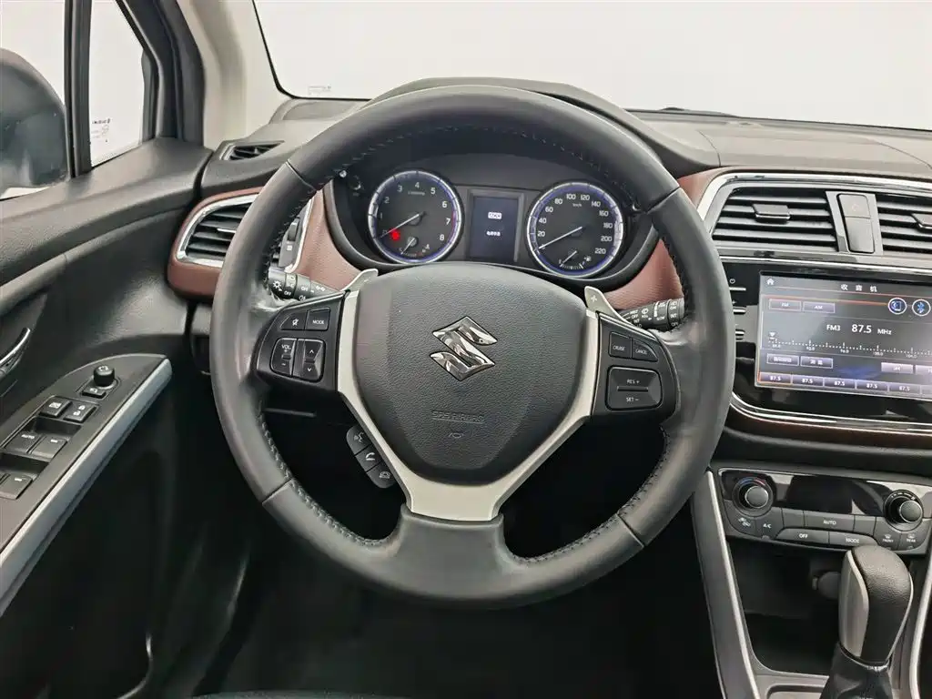 Suzuki Vitara 2019 — фото 11
