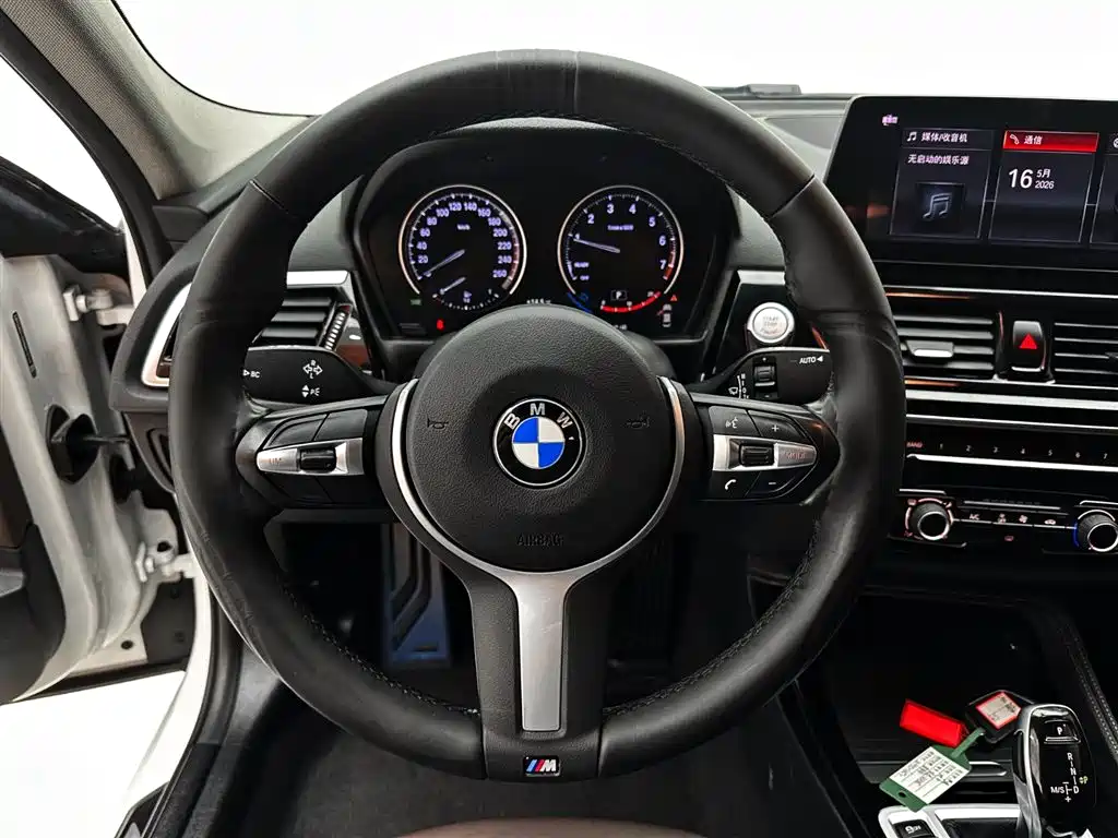 BMW 1 Series 2021 — фото 11