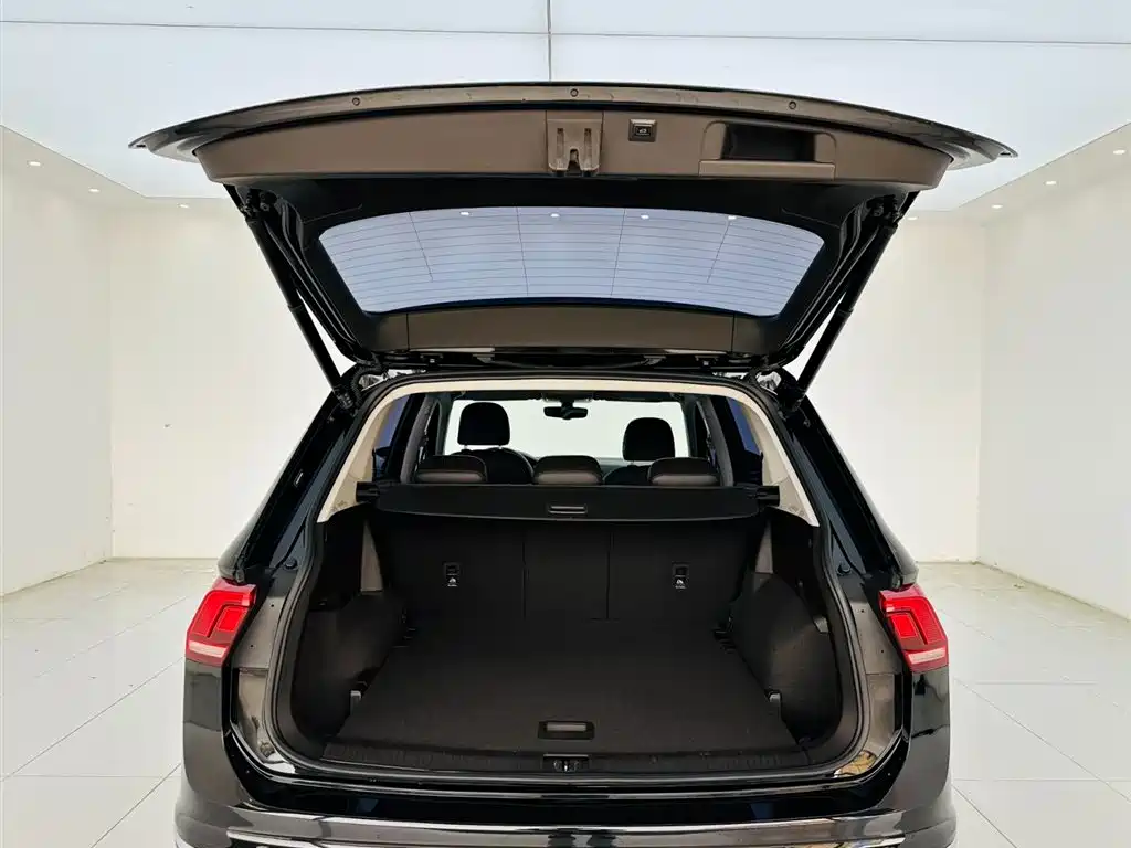 Volkswagen Tiguan L 2018 — фото 24