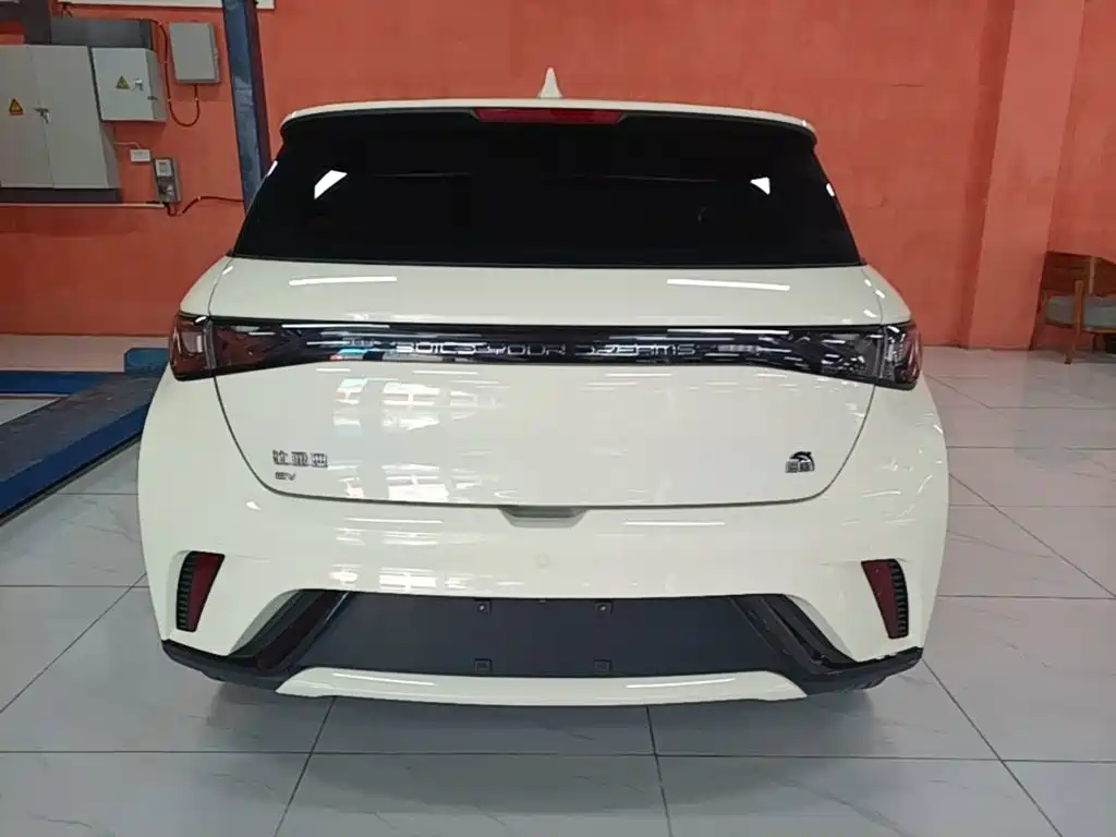 BYD Dolphin 2023