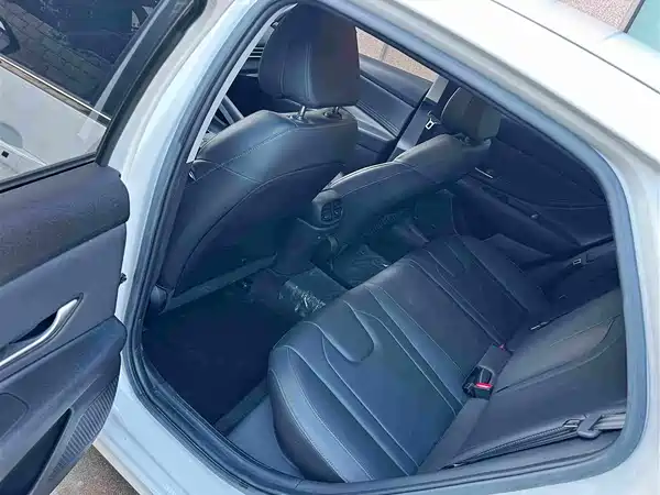 Hyundai Elantra 2022