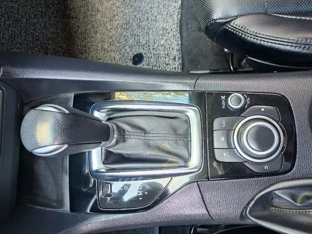 Mazda 3 Axela 2017 — фото 26