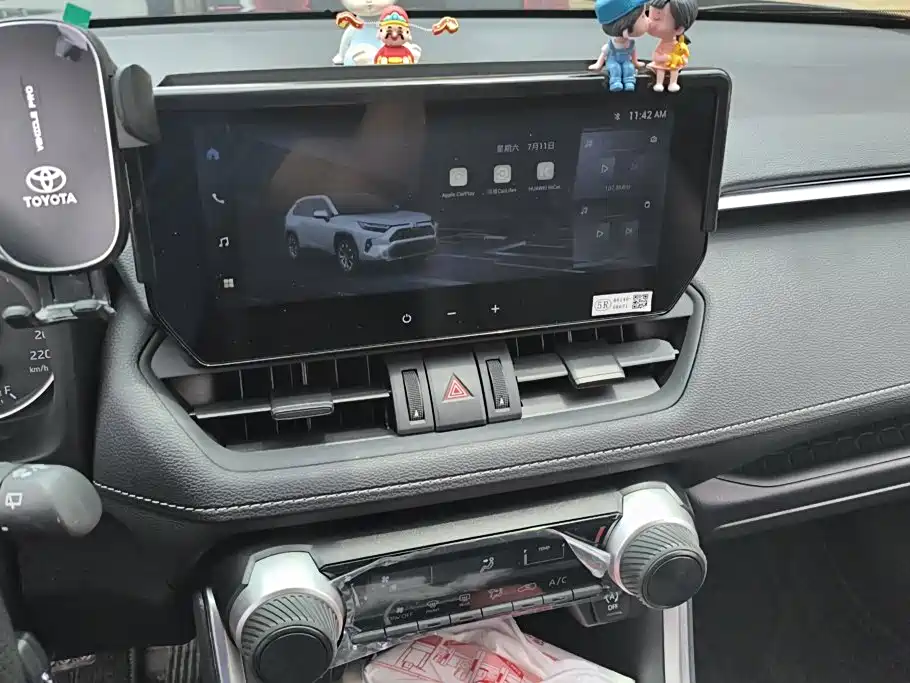 Toyota RAV4 2025 — фото 13