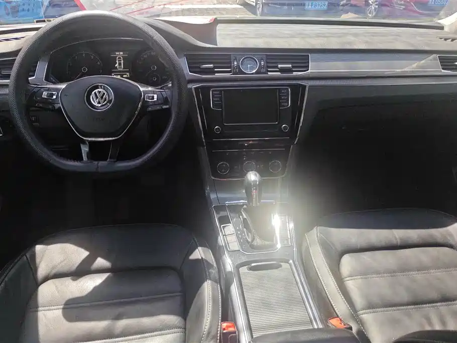 Volkswagen Passat 2017 — фото 12