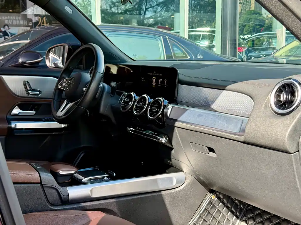 Mercedes-Benz GLB 2023 — фото 26